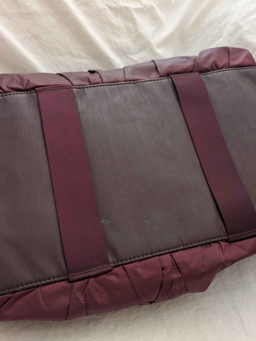 Lululemon Gym to Win Duffle Bag Burgundy Rare - Picture 9 of 13
